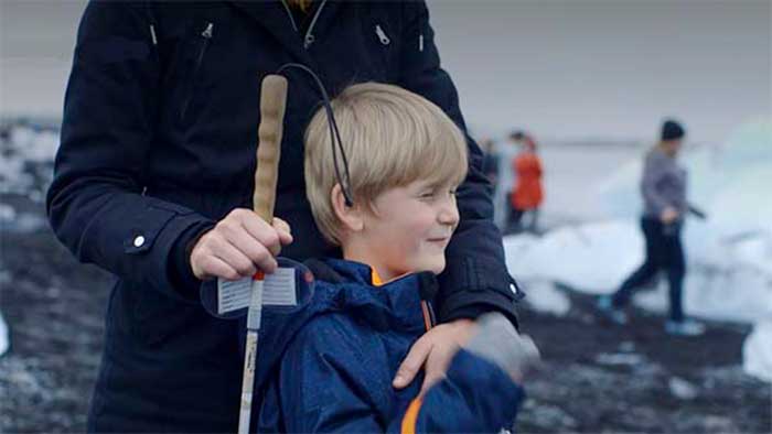 Stærk dokumentar om seks-årig drengs rejse mod blindhed er en fint slebet lille perle